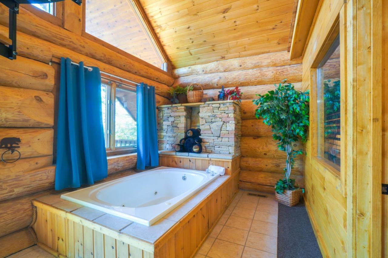Smoky Mountain Vacation Rental Cabin With Hot Tub! 蓋特林堡 外观 照片